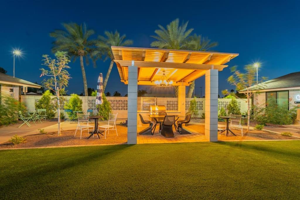 Ash And Ko Aparthotel Phoenix Exterior photo