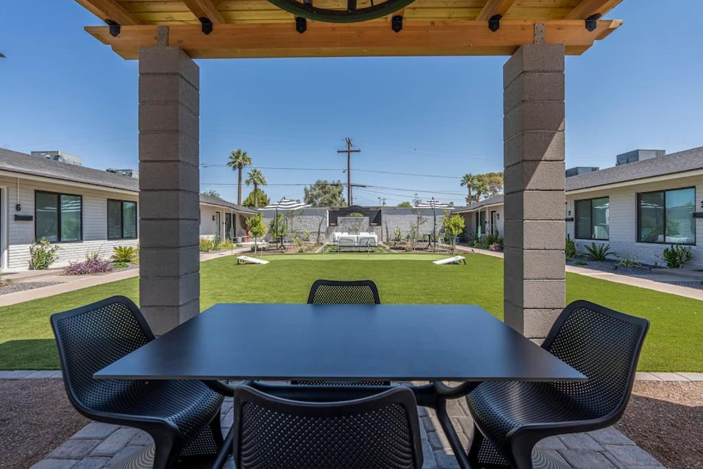 Ash And Ko Aparthotel Phoenix Exterior photo
